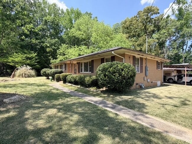 Building Photo - 510 Willowbrook Rd