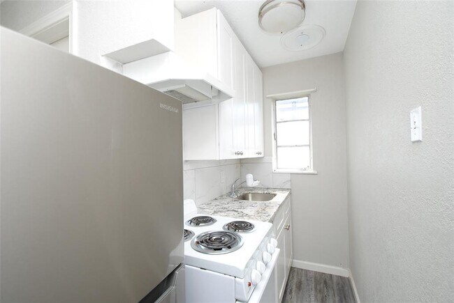 Building Photo - 2501 Yoakum Blvd