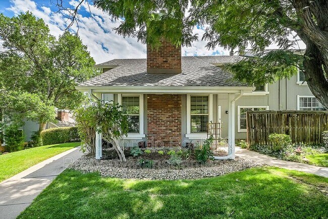 Foto del edificio - 7037 S Knolls Way