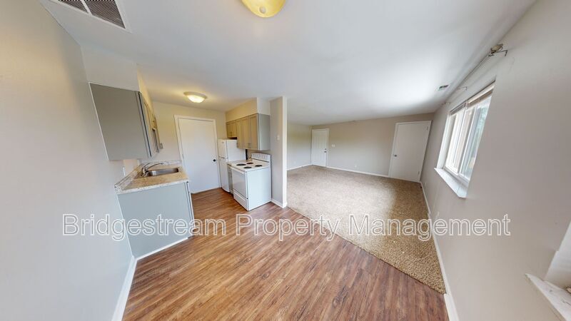 Foto principal - 92 W Franklin St