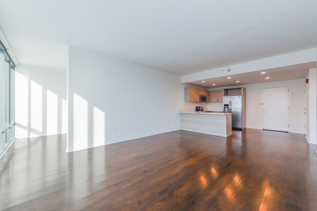 Building Photo - Hudson Lights (1Bdrm Den)