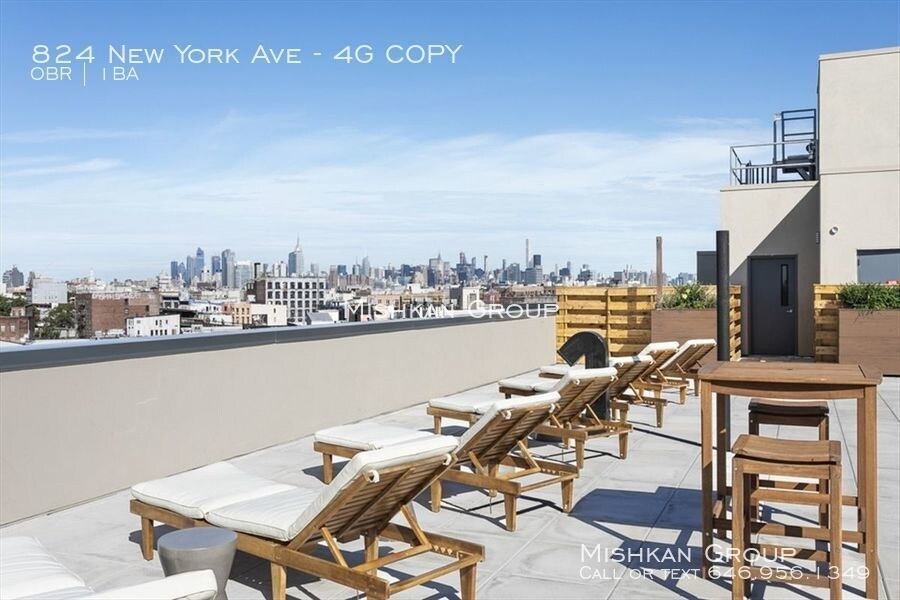 Primary Photo - Bright airy studio with condo finishes