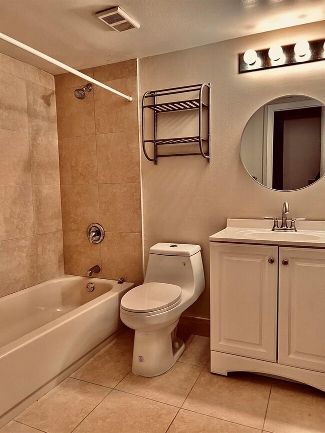 Foto del edificio - 8781 Wiles Rd