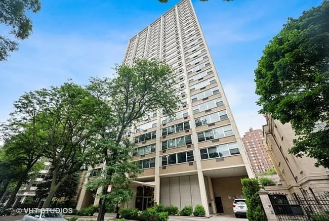Building Photo - 336 W Wellington Ave