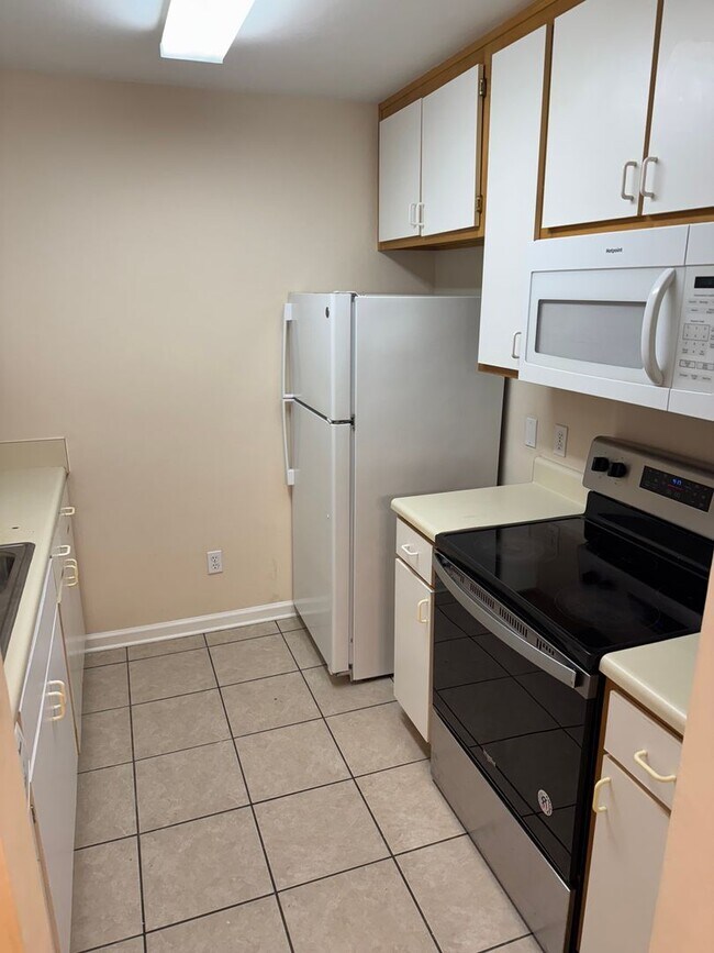 Foto del edificio - 3/2 Townhouse Available for Immediate Occu...