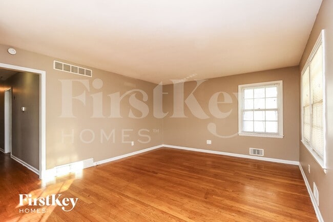 Foto del edificio - 1626 E 75th Terrace