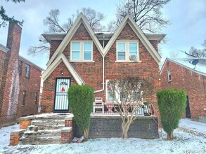 Building Photo - 15361 Sorrento Ave