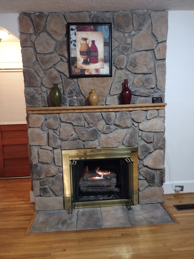 Primary Photo - 765 N 6th St