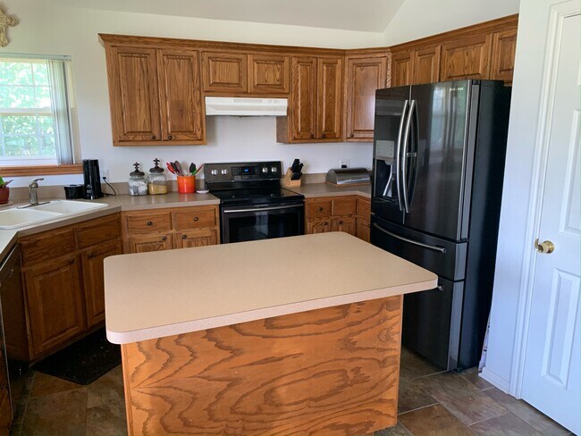 Foto del edificio - 676 Maplewood Dr