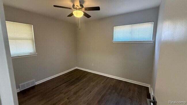 Foto del edificio - 29614 Rosslyn Ave