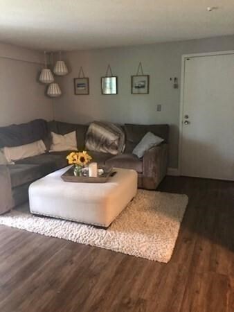 Foto del edificio - 46 Silver Hill Ln