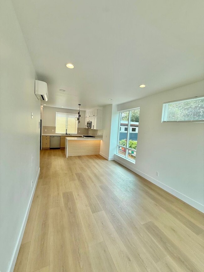 Building Photo - 915 N 98th St