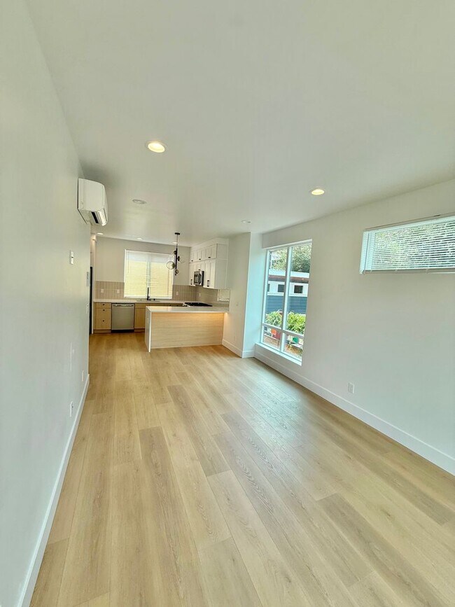 Foto del edificio - Brand-New 3-Bedroom Townhome in the Heart of Greenwood