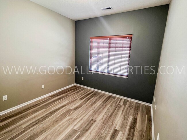 Foto del edificio - 1606 NW Prairie Lakes Dr