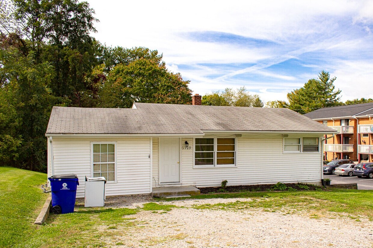 Primary Photo - 1709 Whipple Drive | 3 Bed 2 Bath House |M...