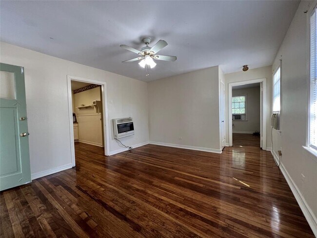 Foto del edificio - 604 W 11th St