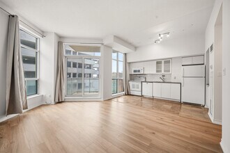 Building Photo - 410 Queens Quay W