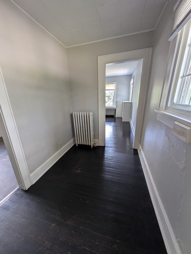 Building Photo - 548 Linden St
