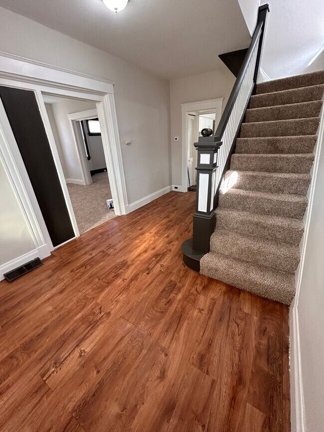 Building Photo - WESTWOOD - Beautiful, Big old victorian ho...