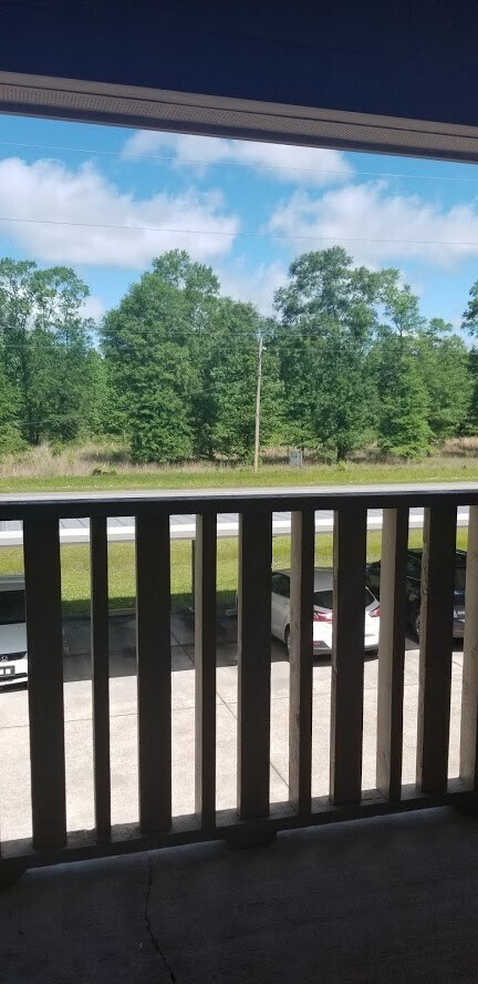 Building Photo - Stylish Living Awaits – 1-Bedroom in Orange