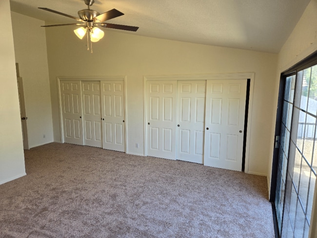 Foto del edificio - 652 Shady Ln