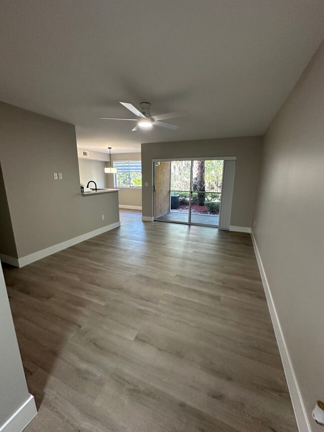 Building Photo - 1865 Florida Club Dr