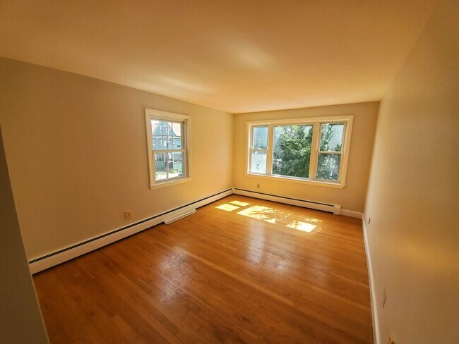 Foto del edificio - Spacious 3 Bd 2 Bath Condo near Alewife T in Arlington