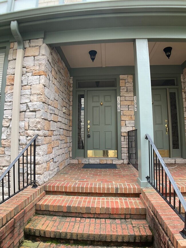 Foto del edificio - Gorgeous Condo in the heart of Chapel Hill