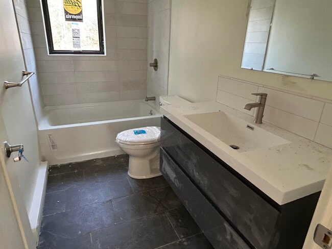 Building Photo - 30 Ladds Ln