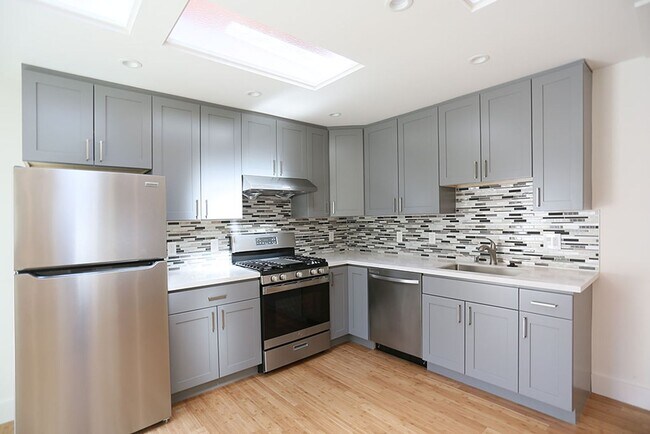 Foto del edificio - OPEN HOUSE:Thursday(2/29)7:40pm-8pm Garden...