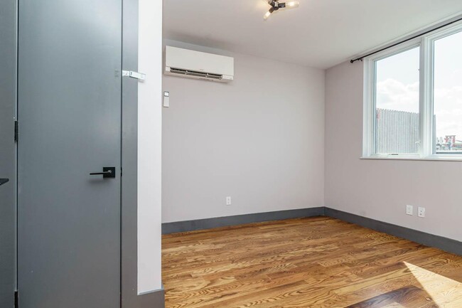 Building Photo - 1461 Gates Ave