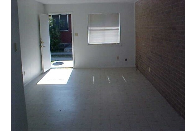 Foto del edificio - 8207 Sam Rayburn Dr