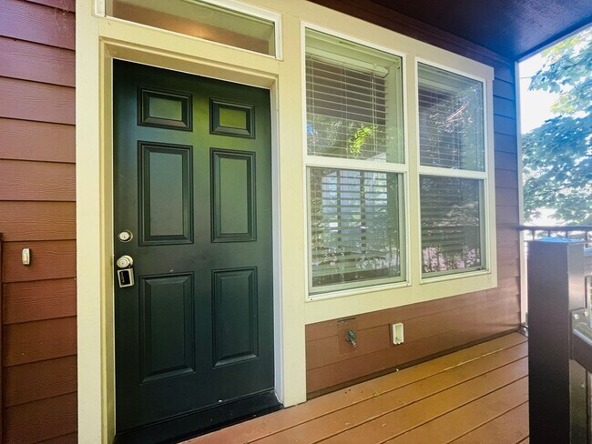 Foto del edificio - Convenient townhome in small community - f...