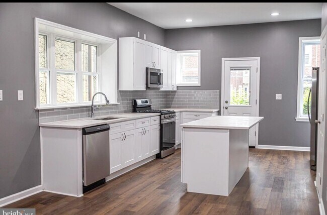 Building Photo - 5234 Walton Ave