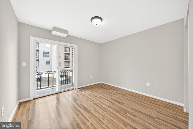 Building Photo - 15825 John Diskin Cir