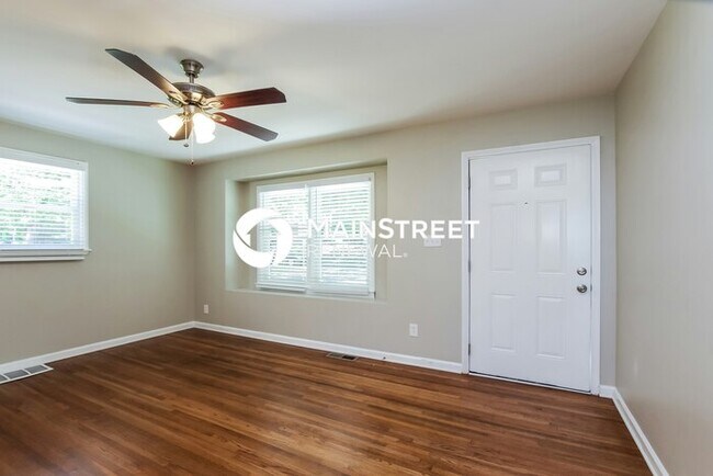 Foto del edificio - 3 Bedroom Pet-Friendly Home in Charlotte, NC with Main Street Renewal