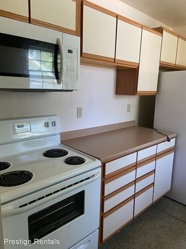 Building Photo - 3 br, 1 bath House - 254 Campus Ave