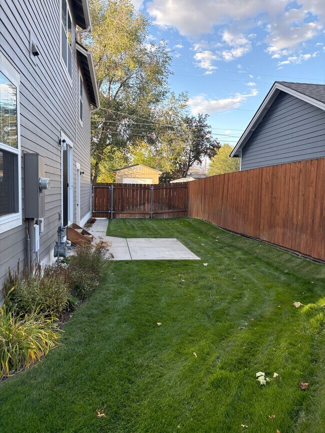 Building Photo - Spacious Lewis & Clark 4-Bedroom Home