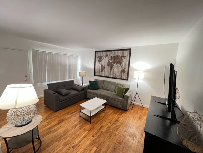 Foto del edificio - 12021 Louise Ave