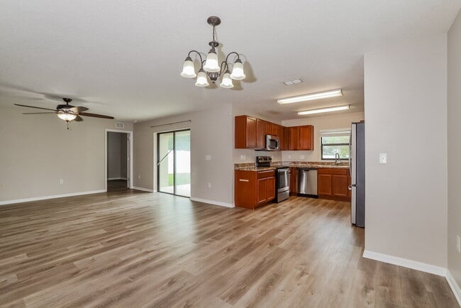 Foto del edificio - 2443 Bracknell Forest Trail