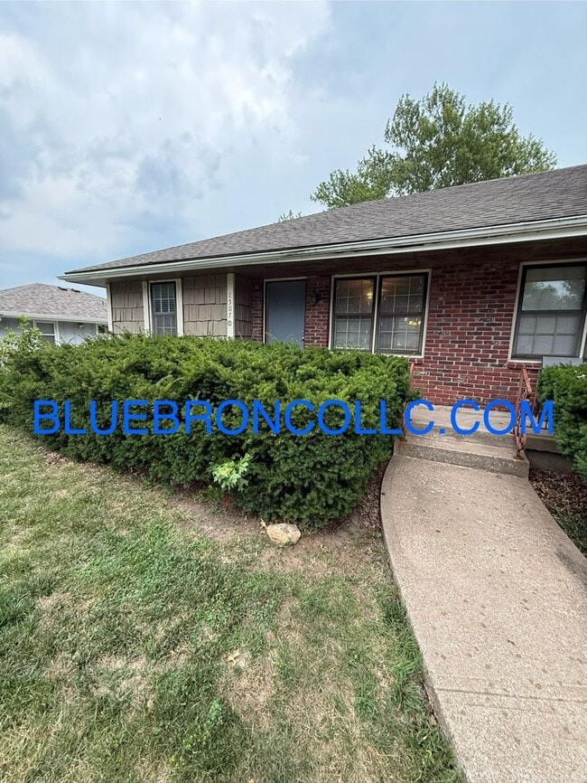 Building Photo - 1507 NE White Dr