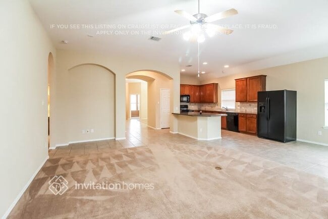 Foto del edificio - 15453 Yarberry Dr