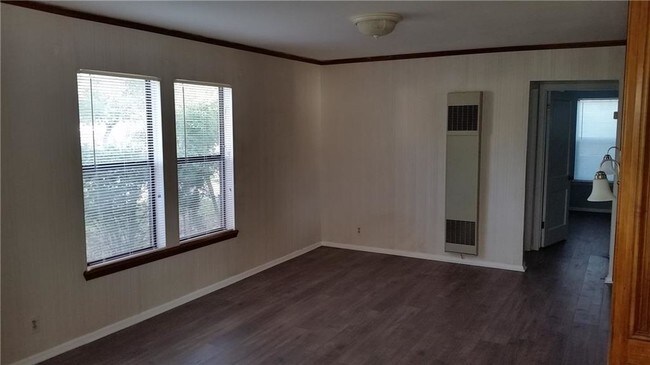 Building Photo - 3913 Delphine St