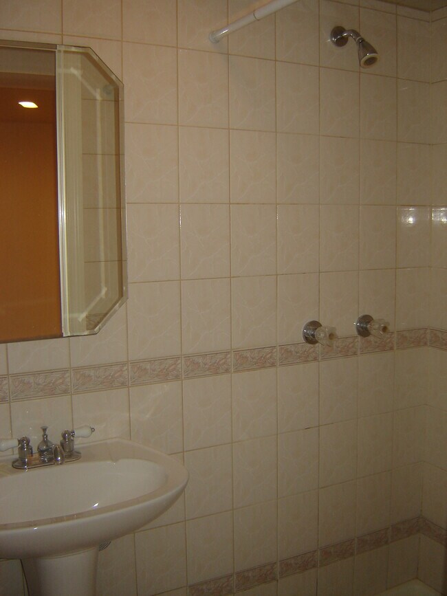 Foto del edificio - 2151 E 38th St