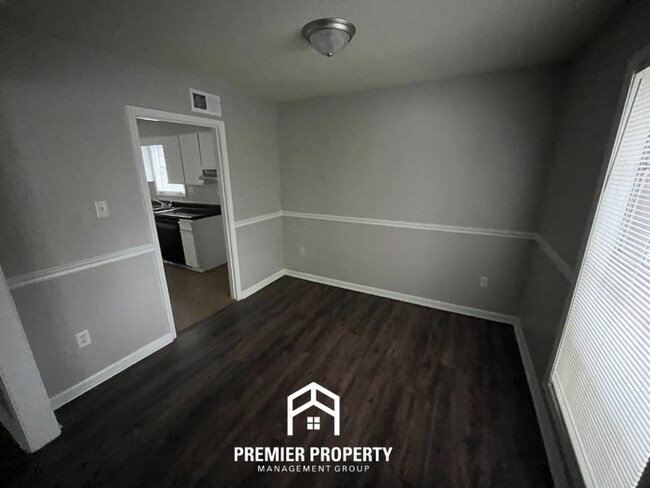 Foto del edificio - Available NOW!