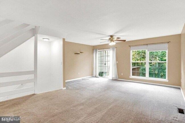 Building Photo - 2 br, 1.5 bath Townhome - 313 ASPEN DR