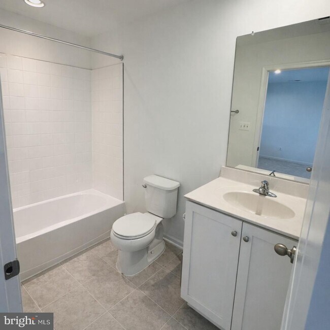 Foto del edificio - 58 Bolingbroke Wy