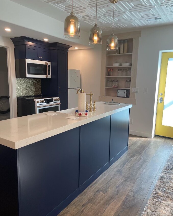 Foto principal - 114 E Lake View Dr