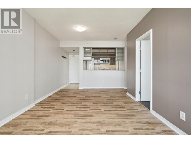 Building Photo - 939-2939 Expo Blvd