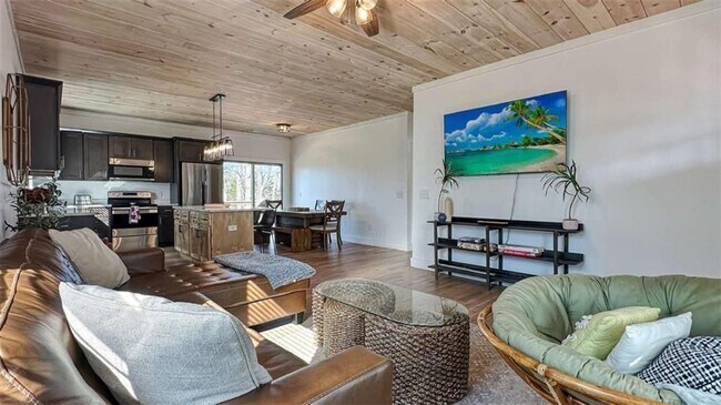 Building Photo - 360 Prince Dr